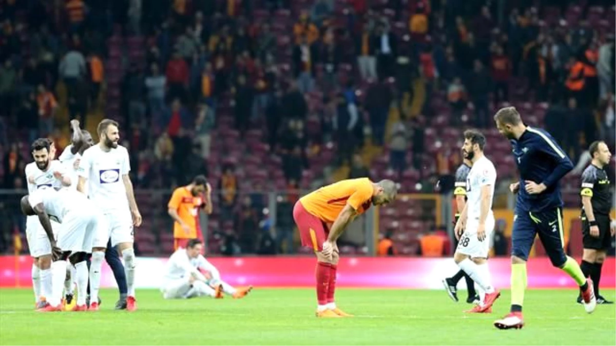 Galatasaray\'a Kupada Teleset Mobilya Akhisarspor Şoku