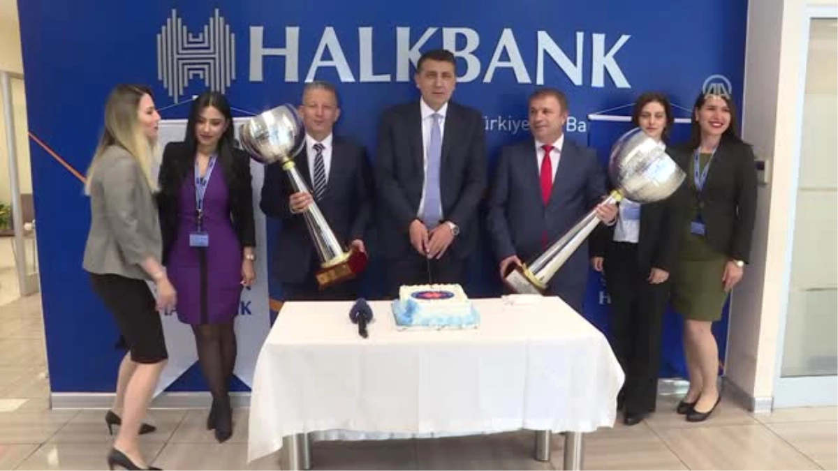 Halkbank\'ta Şampiyonluk Pastası Kesildi