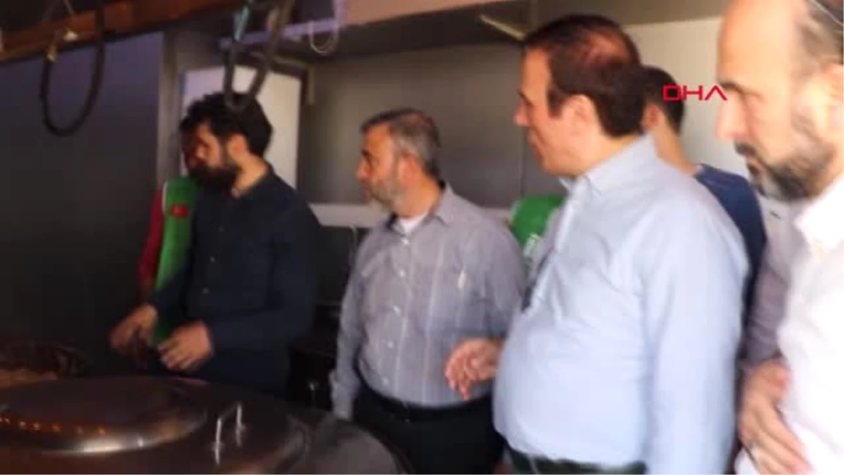 Hatay-Canik Belediye Başkanı, Afrin\'de Yemek Dağıttı