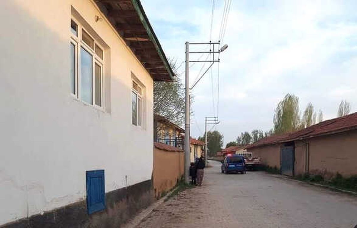 Kurusıkı Tabanca ile Kafasından Vuruldu, Ağır Yaralandı