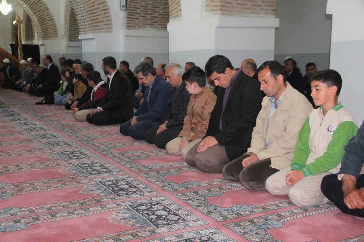 Öğrenci ve Veliler Sabah Namazında Buluştu