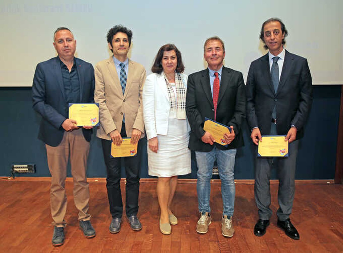 Otizmde Sanat ve Spor\'un Zihinsel Gelişime Katkısı