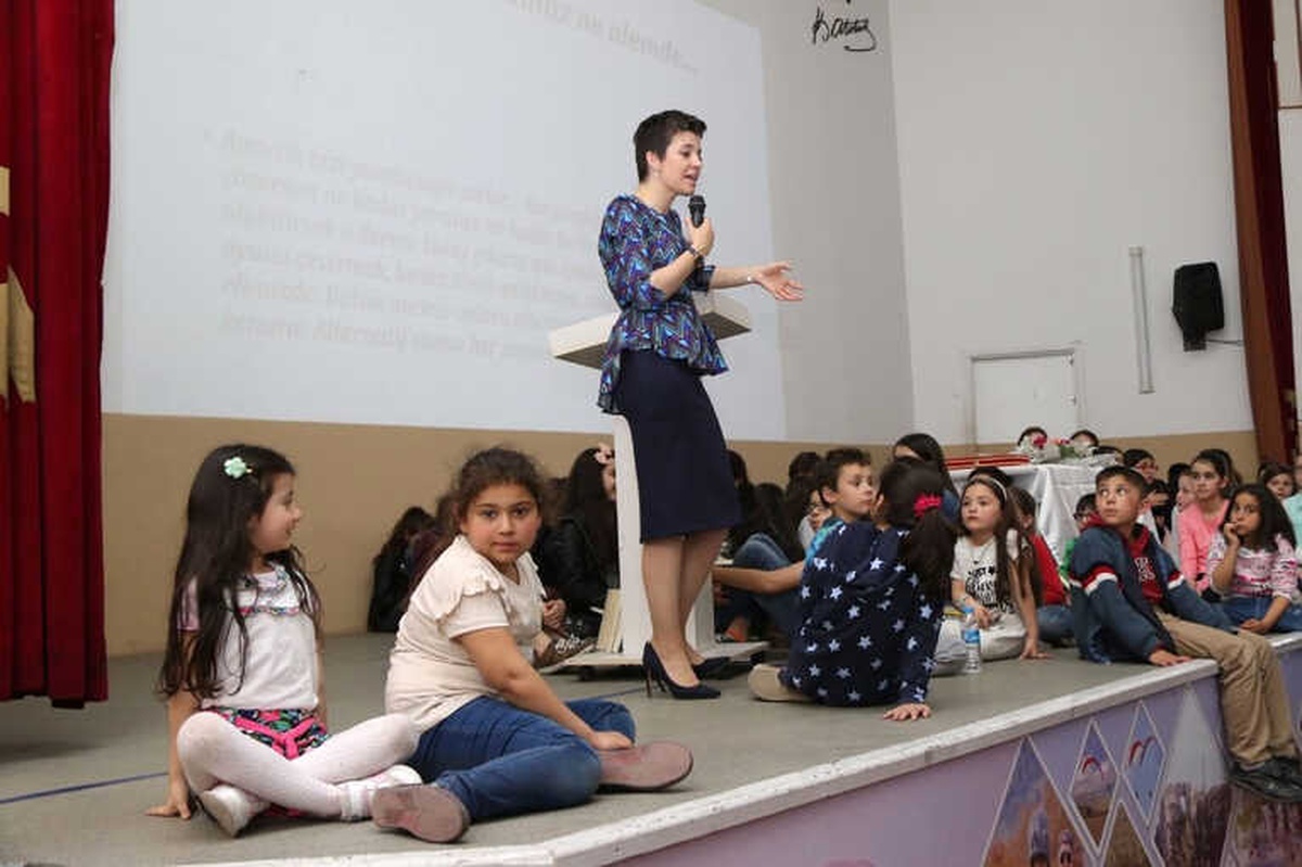 Oyuncu-anne Şermin Yaşar\'a Bafra\'da Büyük İlgi