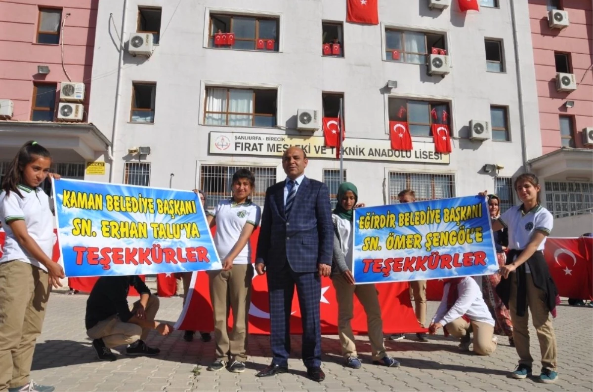 Şanlıurfalı Liseliler\'den Kaman Belediye Başkanı Talu\'ya Teşekkür Pankartı