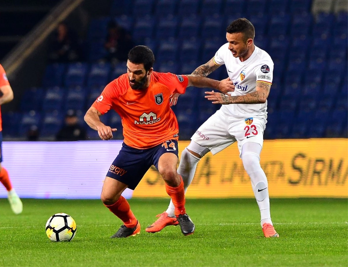 Spor Toto Süper Lig: Medipol Başakşehir: 1 - Kayserispor: 0 (İlk Yarı)