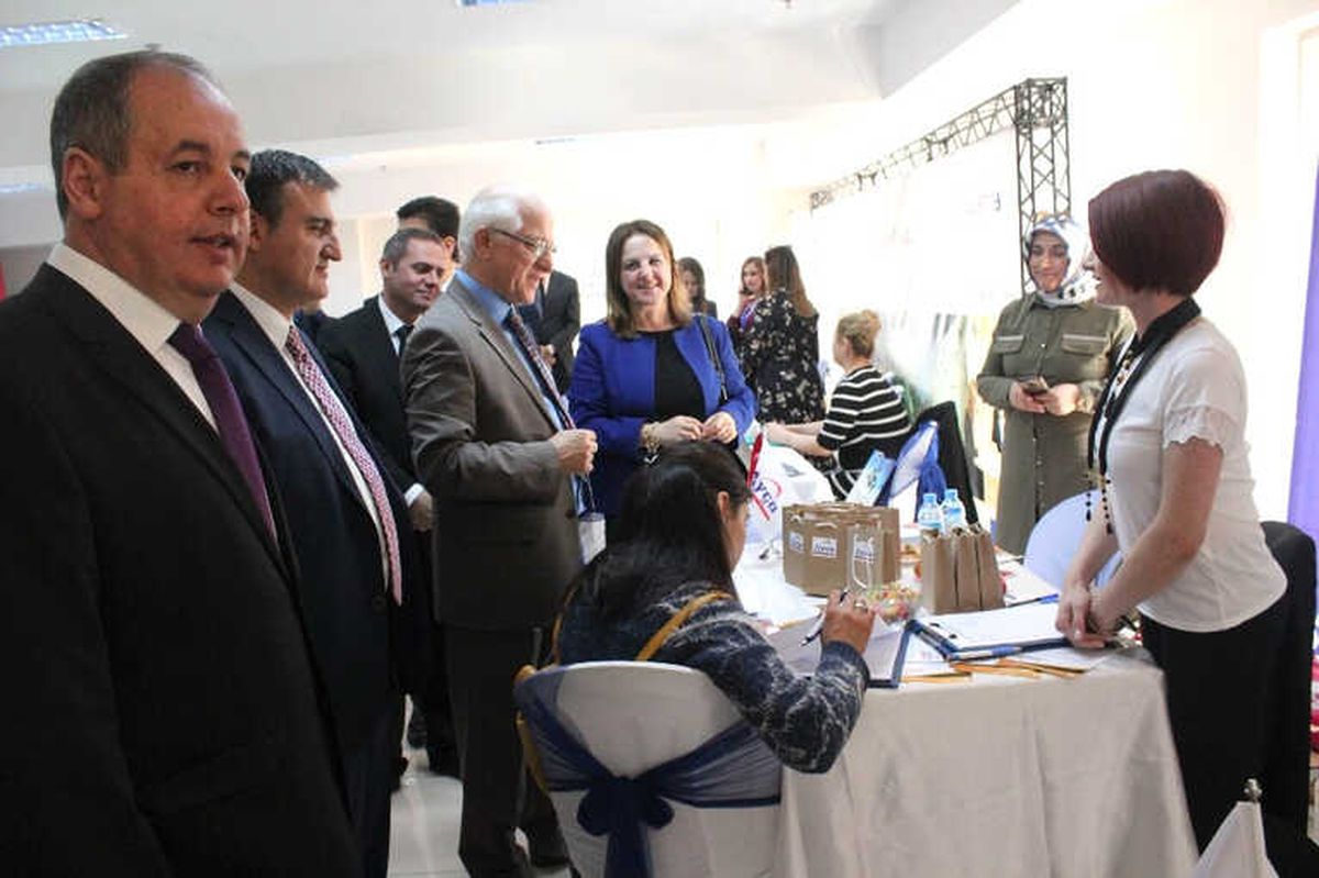 Tekirdağ İstihdam Fuarı\'nda İş Arayanlar İşverenlerle Buluştu