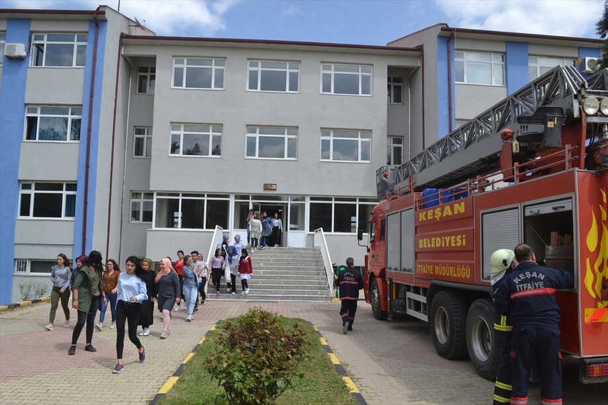 Üniversite Öğrencileri Yangın Tatbikatı Yaptı
