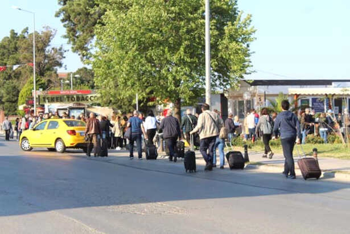 23 Nisan Tatilini Fırsat Bilen Tatilciler, Midilli Adası\'na Koştu