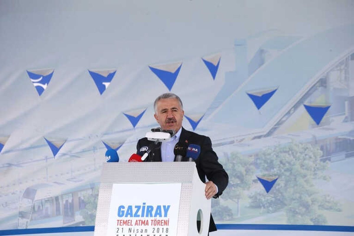 Bakan Arslan\'dan Fatma Şahin\'e Övgü Dolu Sözler