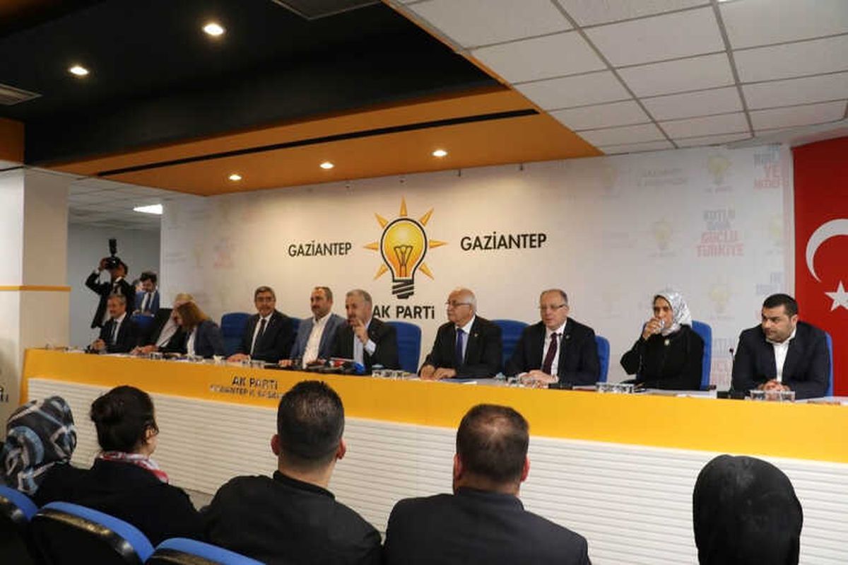 Bakan Gül ve Arslan AK Parti İl Başkanlığını Ziyaret Etti