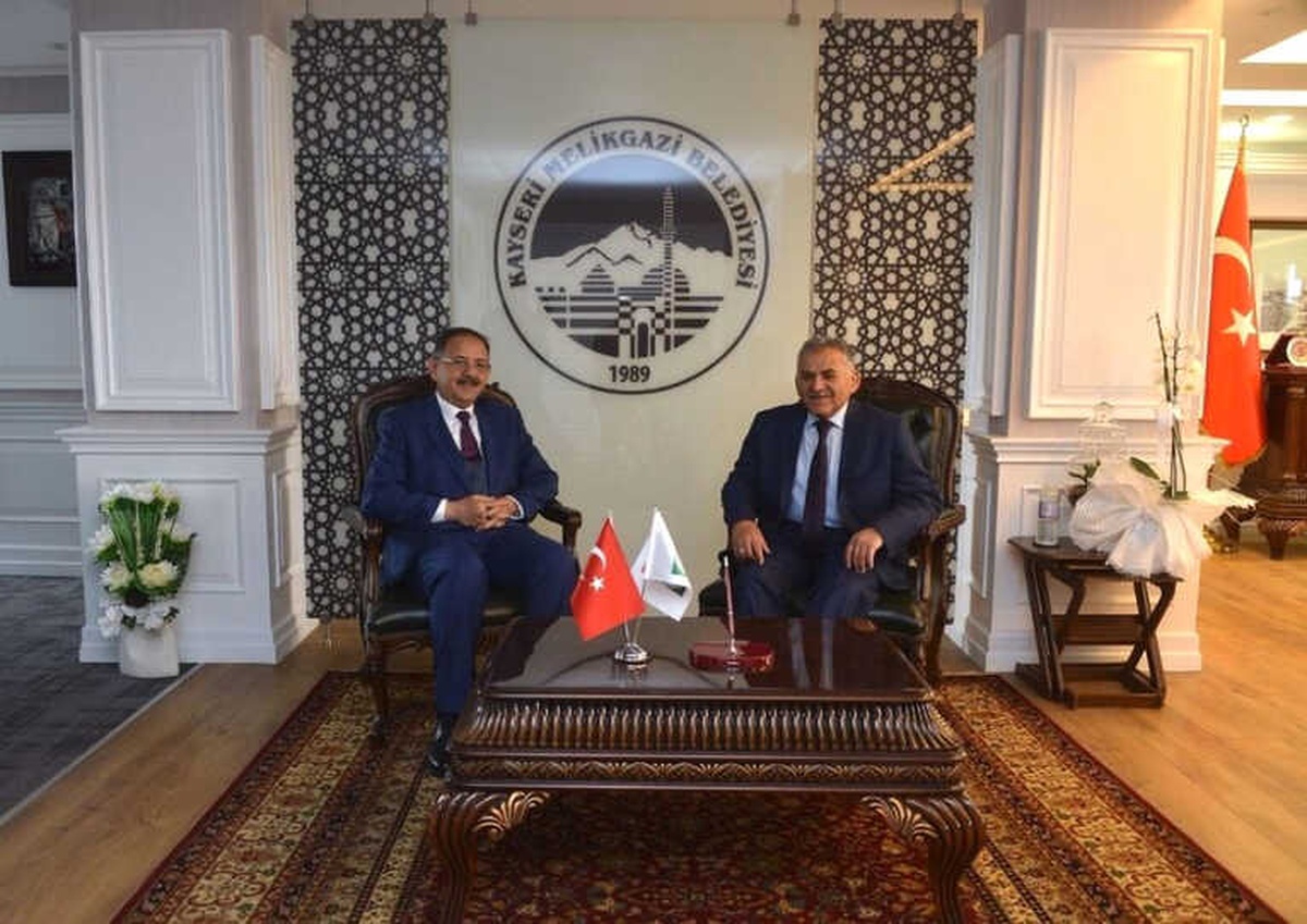 Bakan Özhaseki, Başkan Büyükkılıç\'ı Makamında Ziyaret Etti