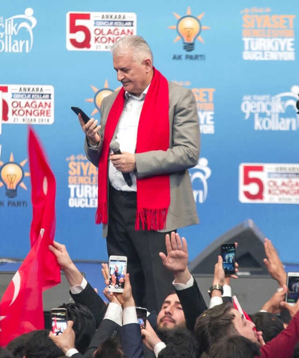 Başbakan Yıldırım\'dan Gençlere "24 Haziran" Çağrısı