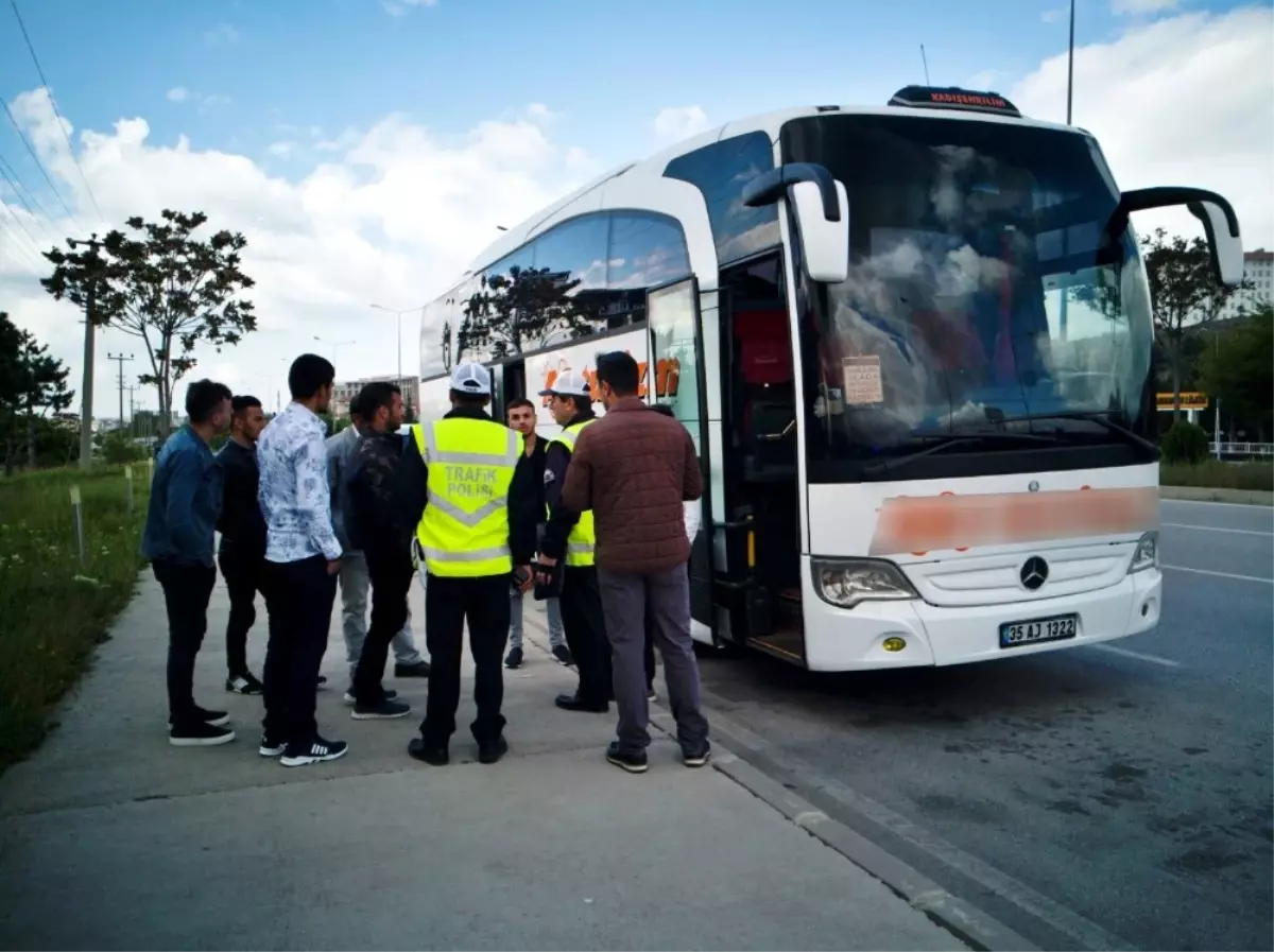 Bilet Bulamayınca Bagajda Yolculuk Ettiler