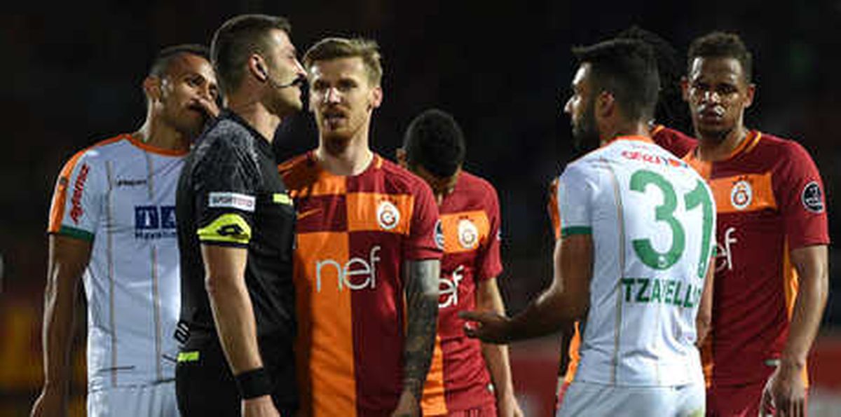 Galatasaray\'da Serdar Aziz Şoku!