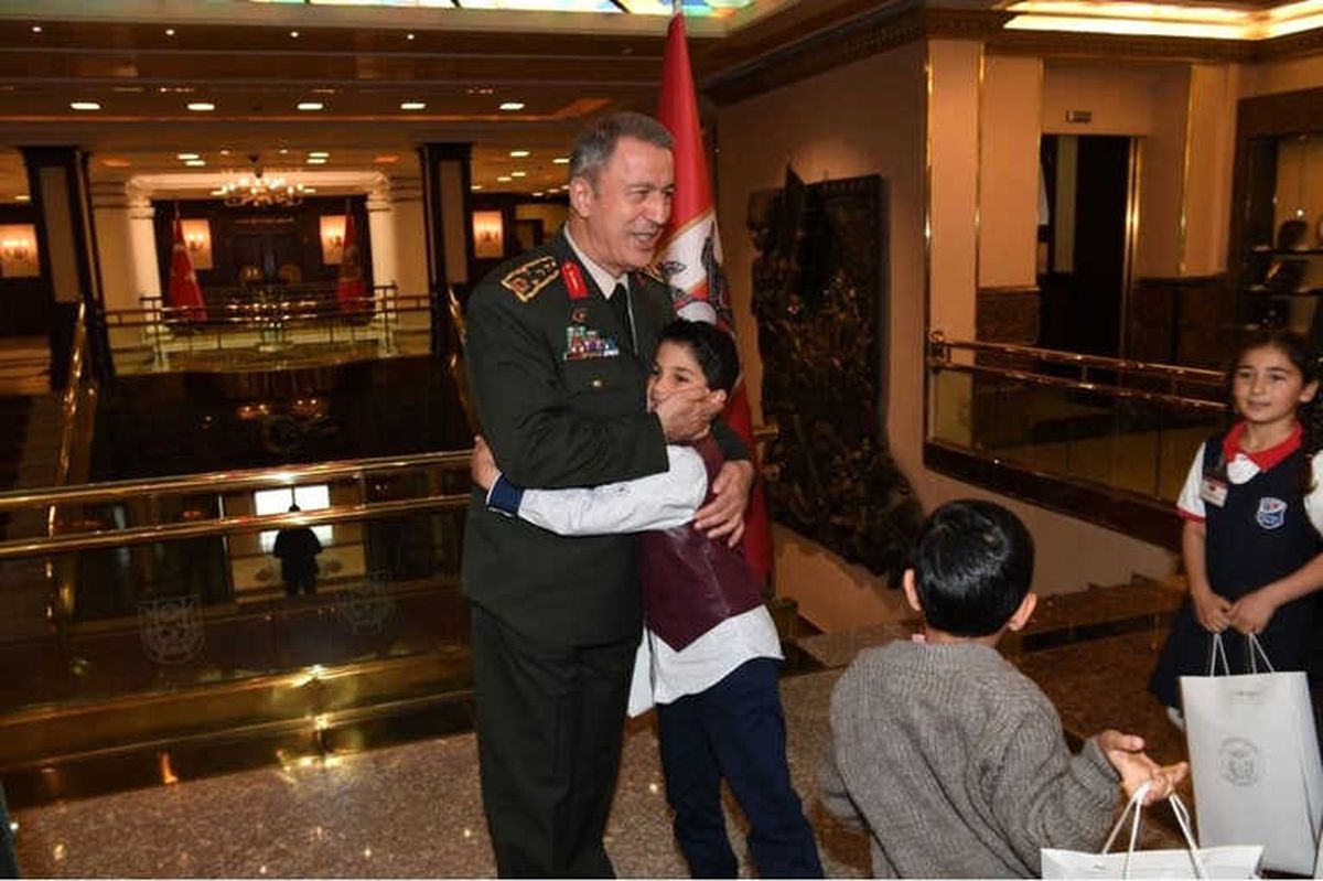 Genelkurmay Başkanı Orgeneral Akar, Miniklerle Bir Araya Geldi