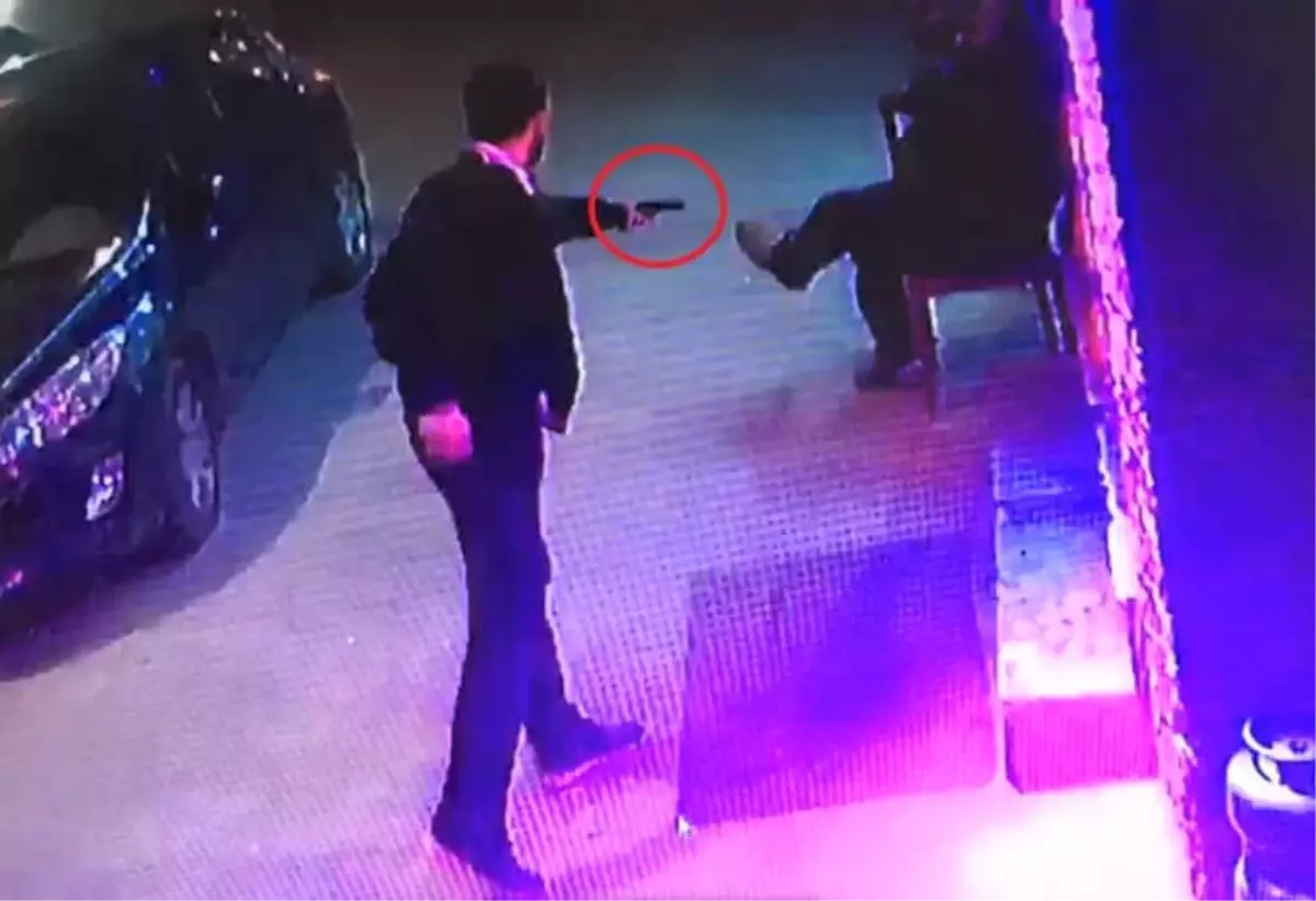 O Anlar Kamerada! Önce Kavga Etti, Sonra Silahı Çekip Bacağına Sıktı