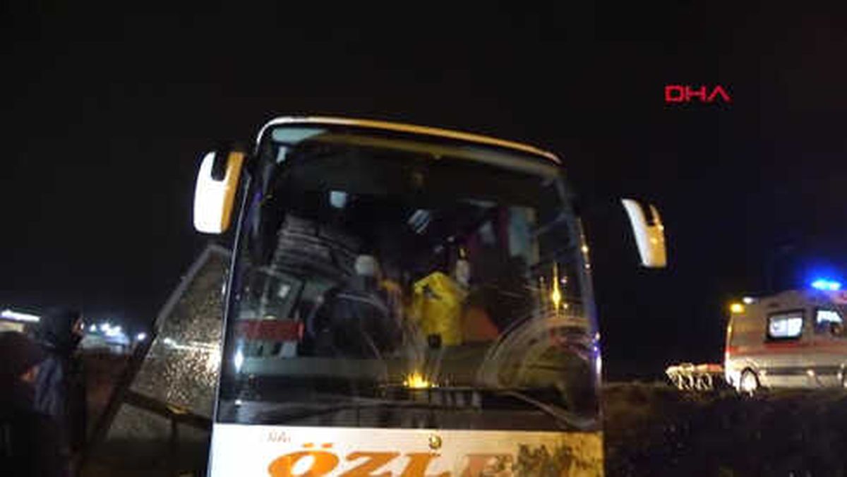 Konya - Yolcu Otobüsü Şarampole Düştü: 18 Yaralı
