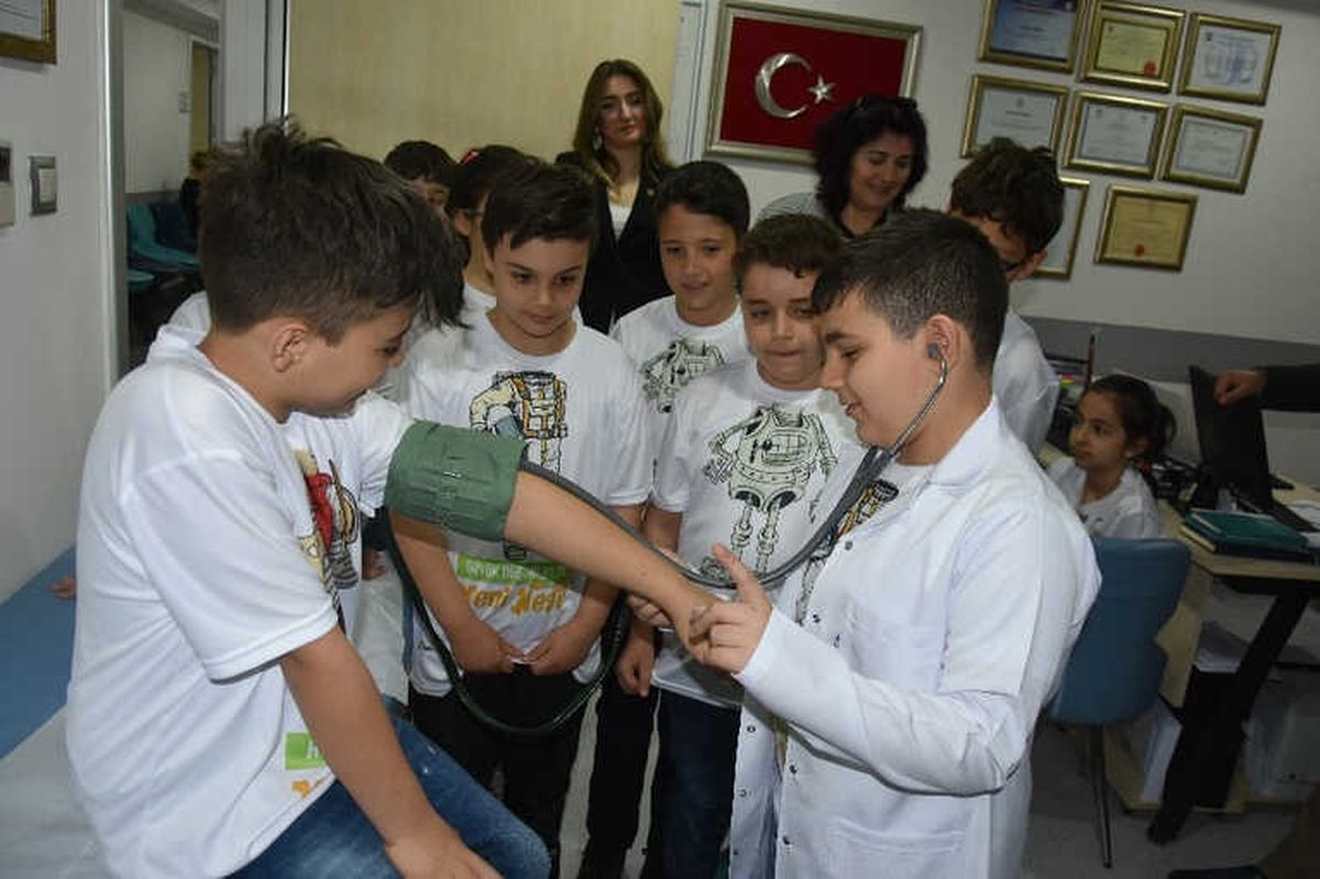 Minik Doktorlar İş Başında