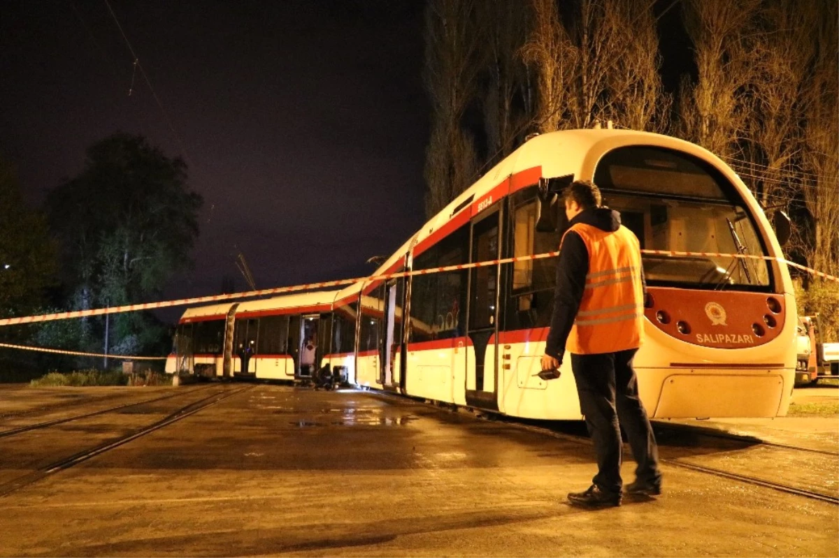 Samsun\'da Tramvay Araca Çarptı: 1 Yaralı