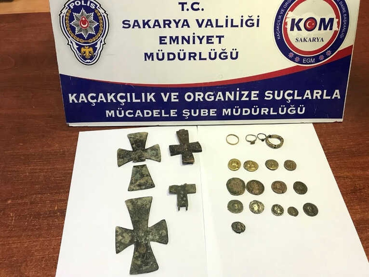 Tarihi Eser Operasyonunda Sikke, Yüzük ve Haç Ele Geçirildi