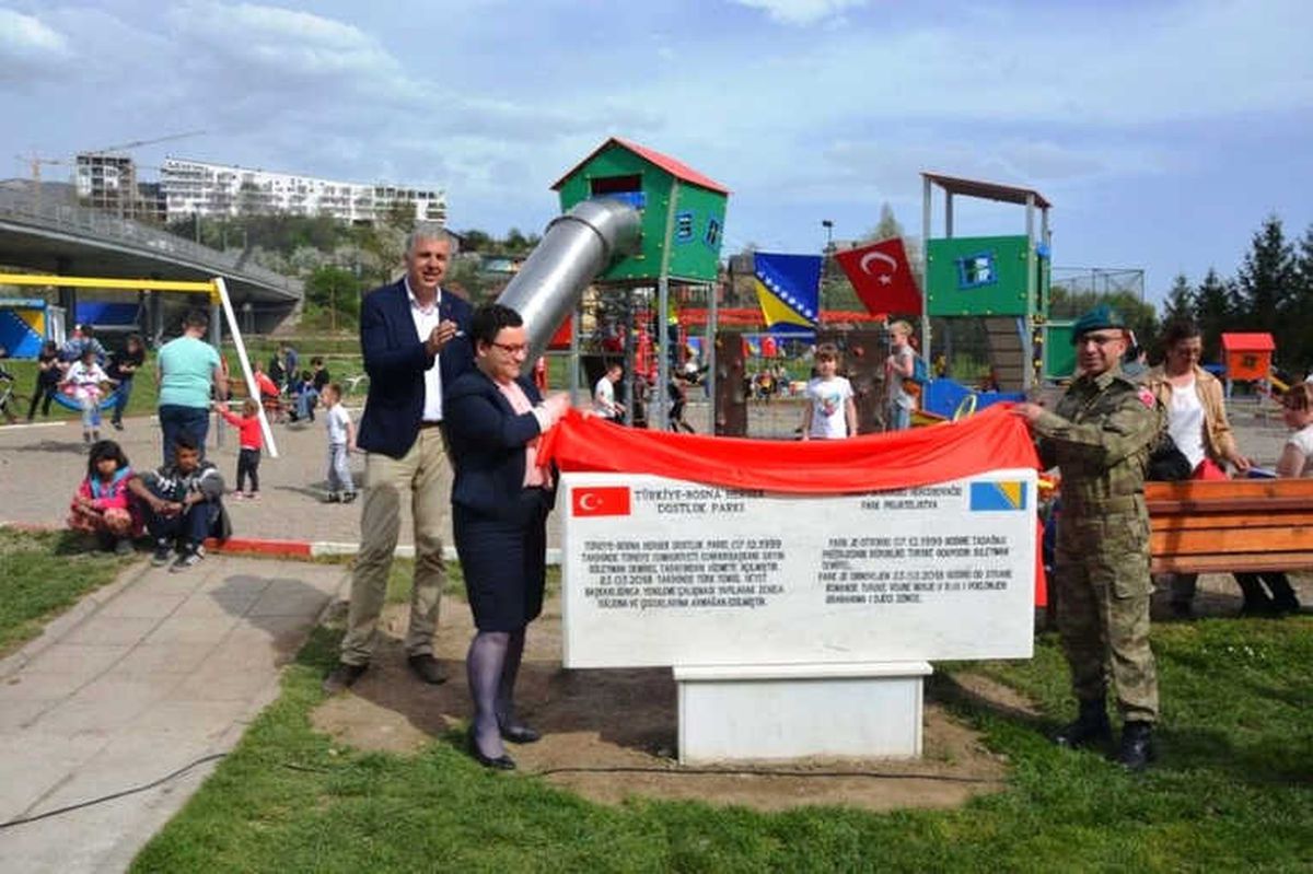 Tsk, Bosna-Hersek\'te Çocukların Yüzünü Güldürdü