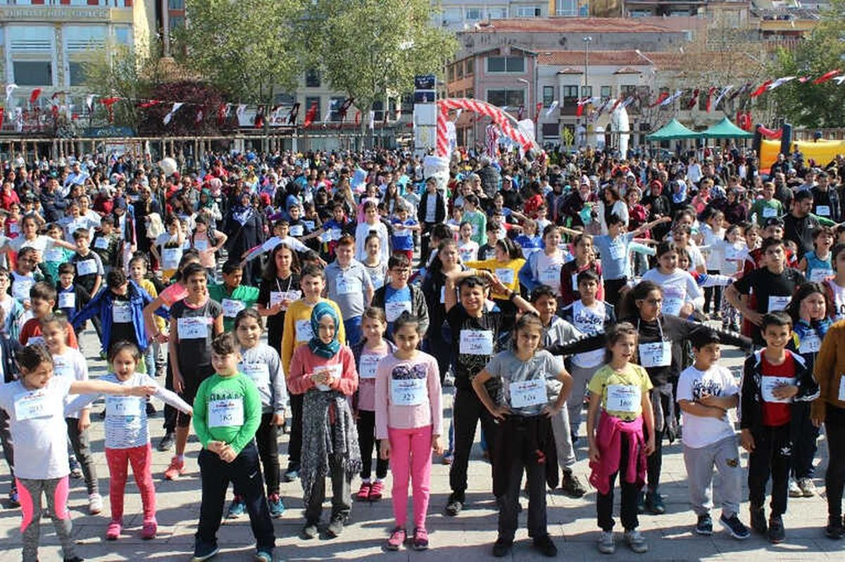 2\'nci Beyoğlu Çocuk Koşusu\'nun Startını Başkan Demircan Verdi