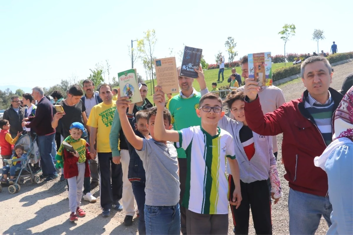 3. Ligin Şampiyonluk Maçını Elinde Kitapla Stadyuma Gelenler İzleyebildi