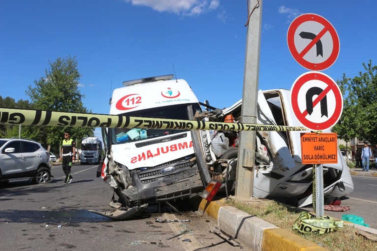 Adıyaman\'da Ambulansın da Karıştığı Zincirleme Kaza: 5 Yaralı