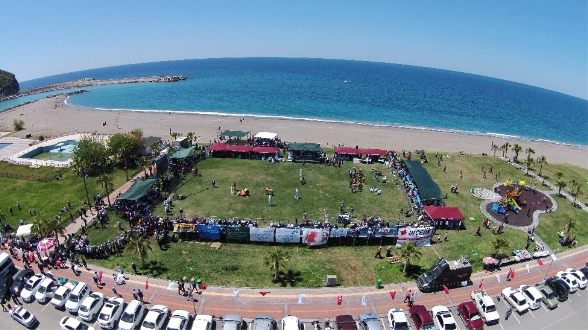 Antalya\'da Karakucak Güreşleri Sahile Taşındı
