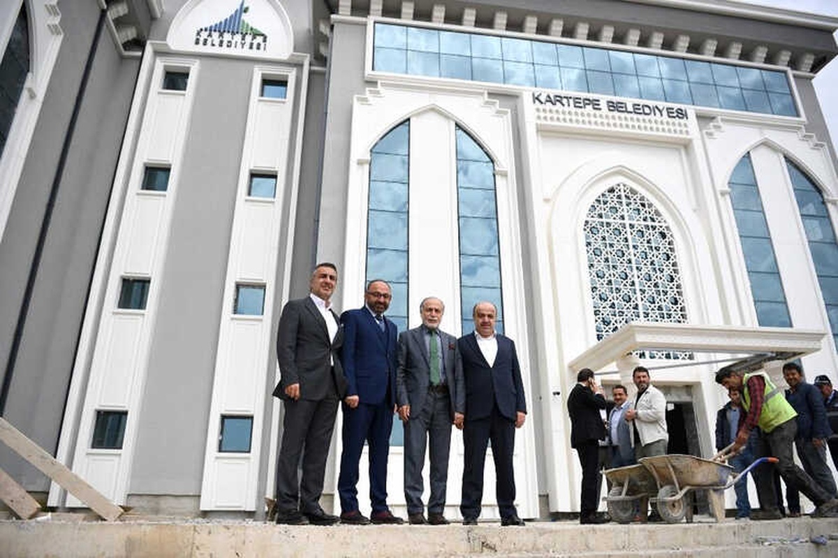 Başkan Üzülmez, Misafirlerine Kartepe\'yi Gezidiri