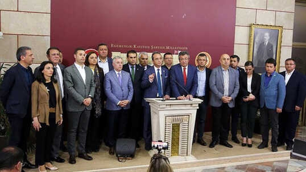 CHP\'li 15 Milletvekili İyi Parti\'ye Katıldı