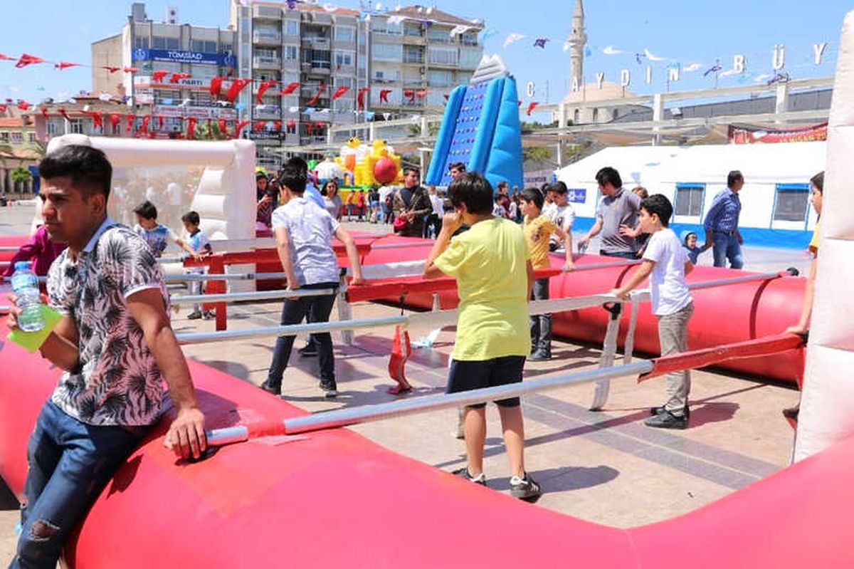 Çocuklar 23 Nisan\'ı Eğlenerek Kutluyor
