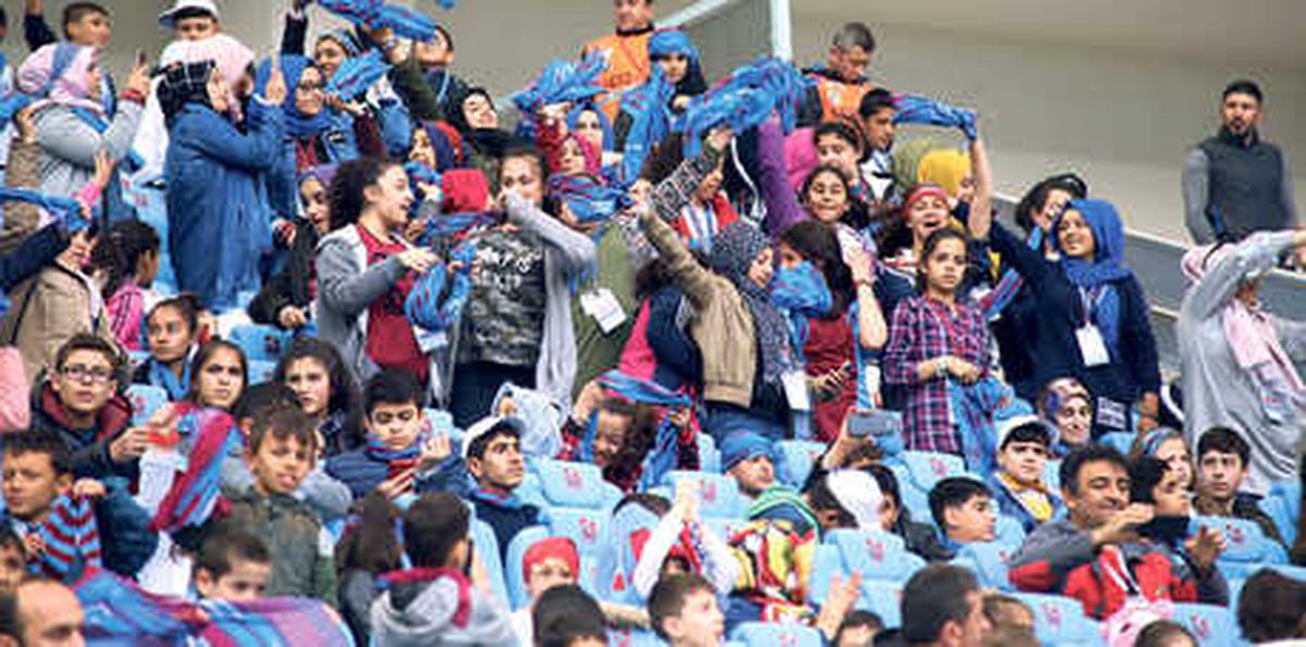 Çocuklar Tribünde