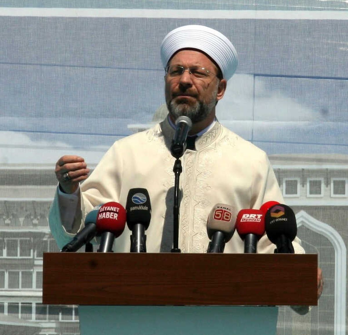 Diyanet İşleri Başkanı Erbaş\'tan Terör Örgütleri Eleştirisi