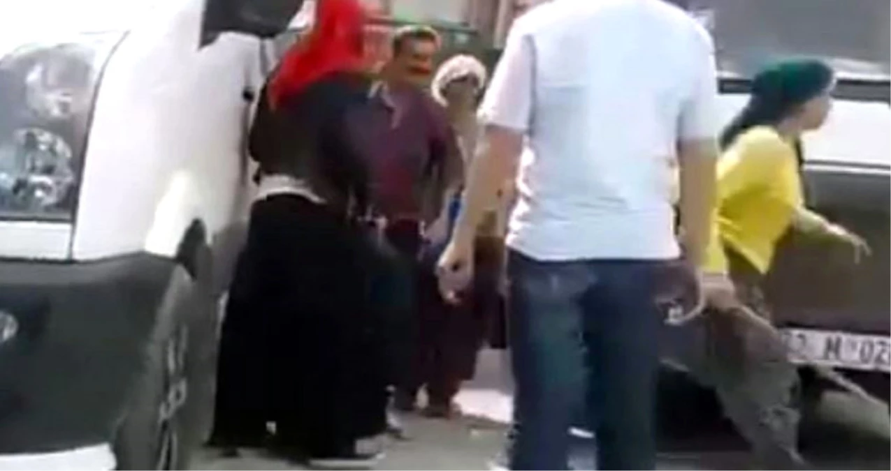 Elazığ\'da 3 Kadın, Tacizciye Meydan Dayağı Attı