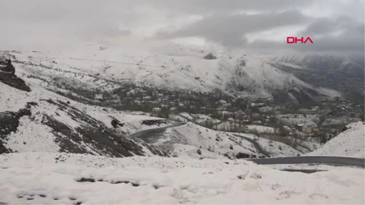 Hakkari\'de Kar Yağışı