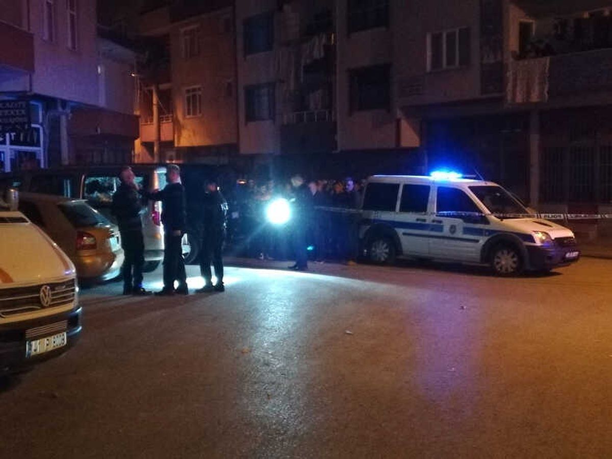 Kocaeli\'de Sokak Ortasında Çatışma: 2 Yaralı