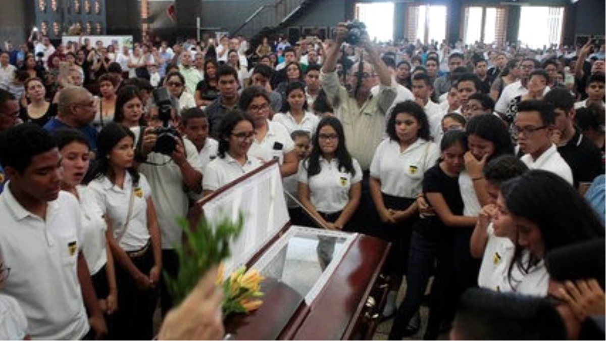 Nikaragua\'da 15 Yaşındaki Bir Gösterici Öldü