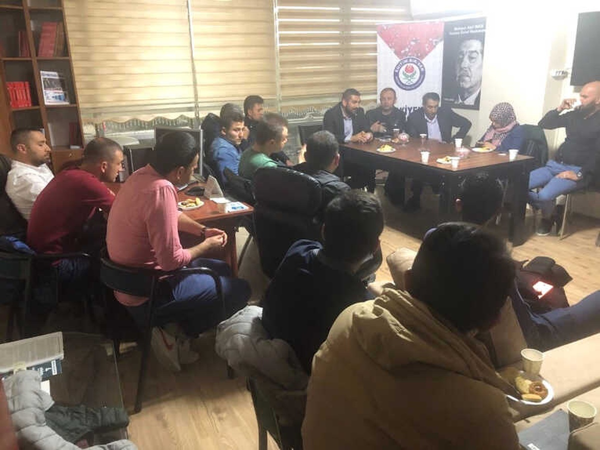 Öğretmenler Eğitim-Bir-Sen\'i Ziyaret Etti