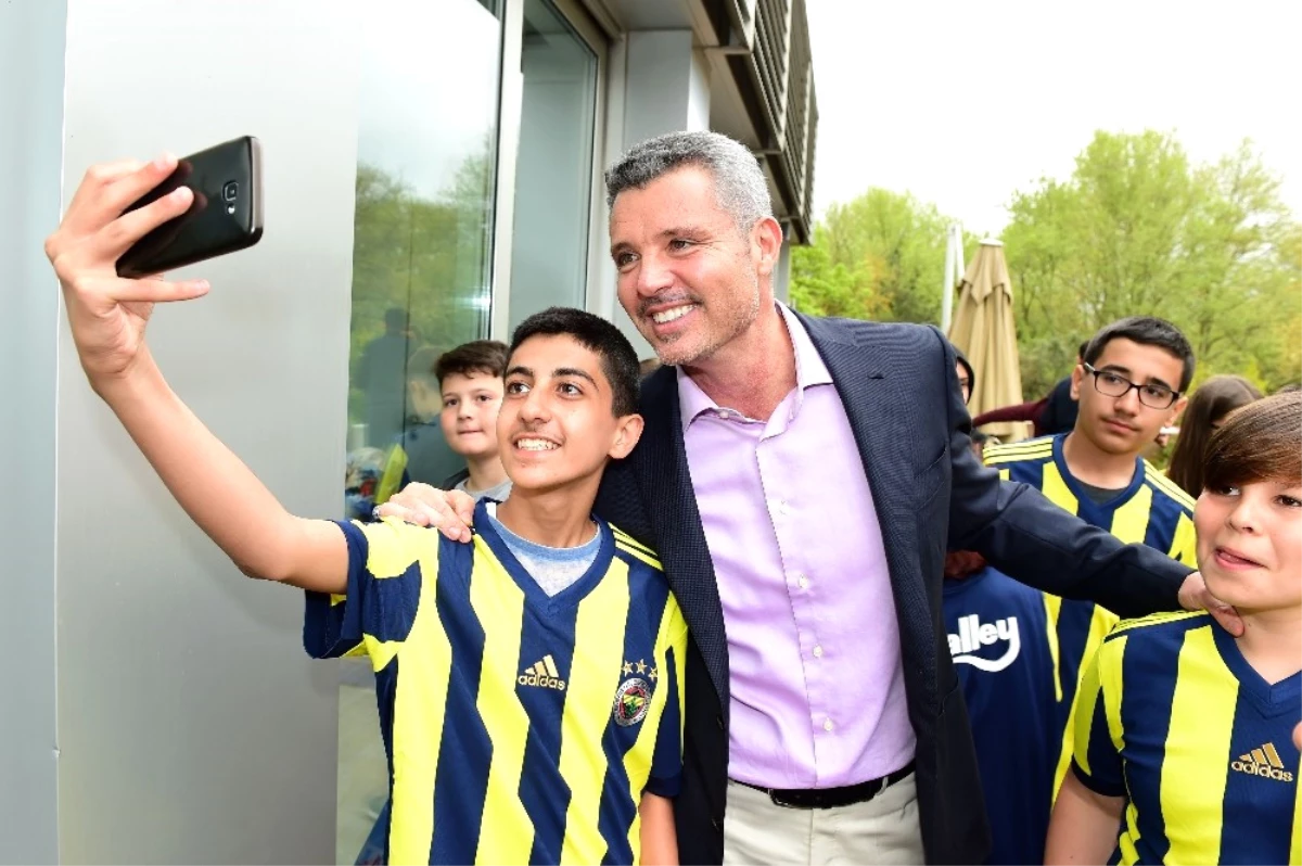 Sadettin Saran, Fenerbahçe Forması Hediye Etti
