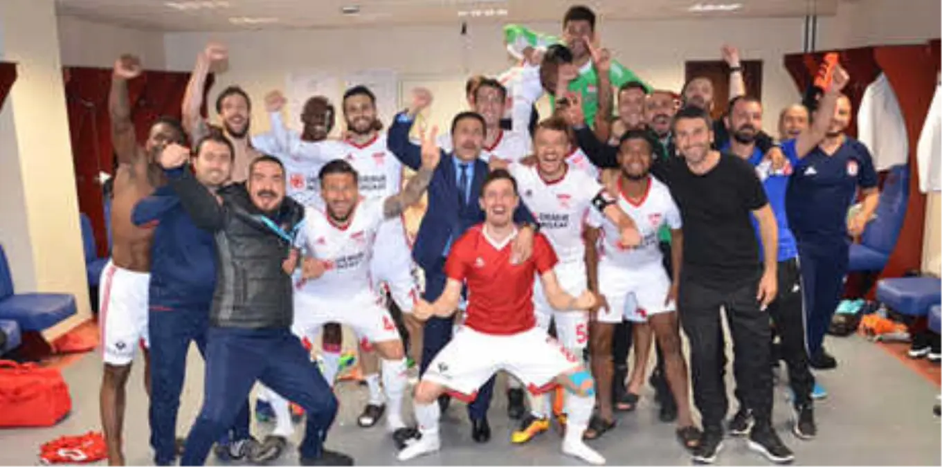 Sivasspor\'da Yüzler Gülüyor