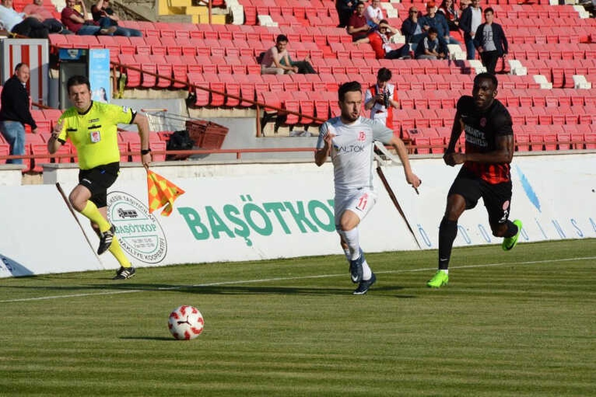 Spor Toto 1. Lig: Balıkesirspor Baltok: 0 - Ümraniyespor: 1 (İlk Yarı)