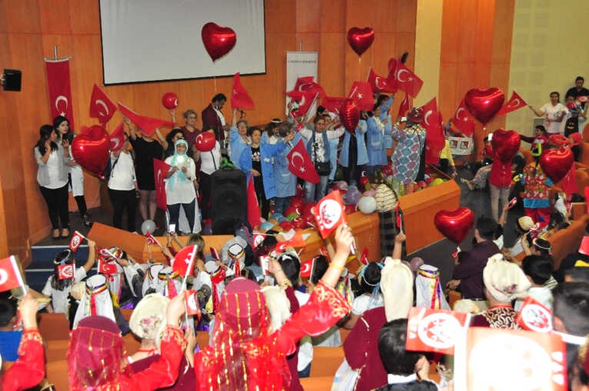 Tedavi Gören Minikler 23 Nsan\'ı Hastanede Kutladı