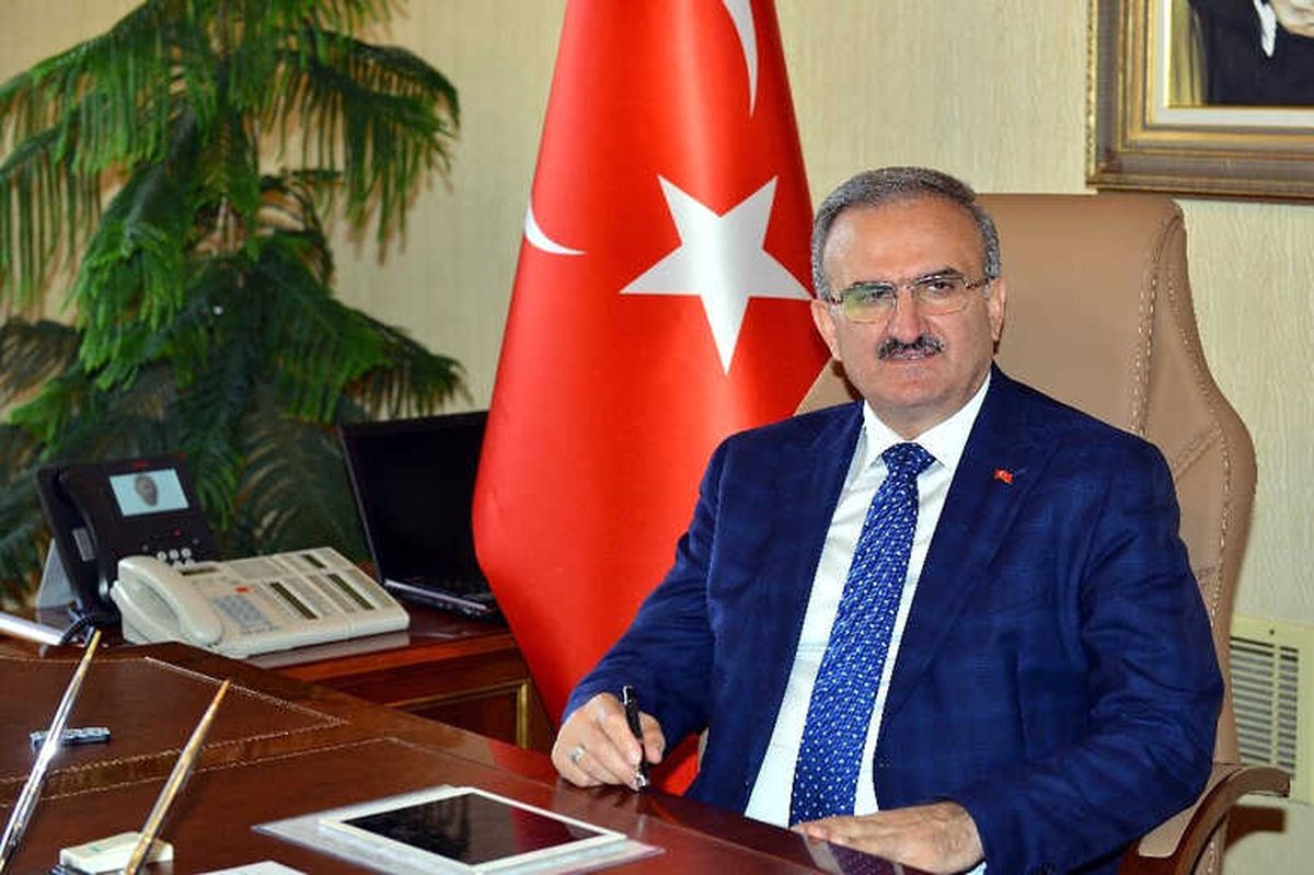 Vali Karaloğlu\'ndan 23 Nisan Masajı