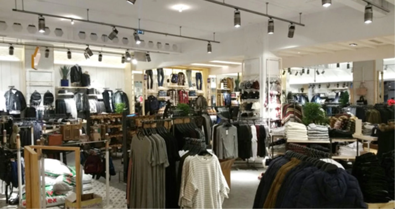 Zara, Türkiye Mağazalarını Kapatmaya Başladı