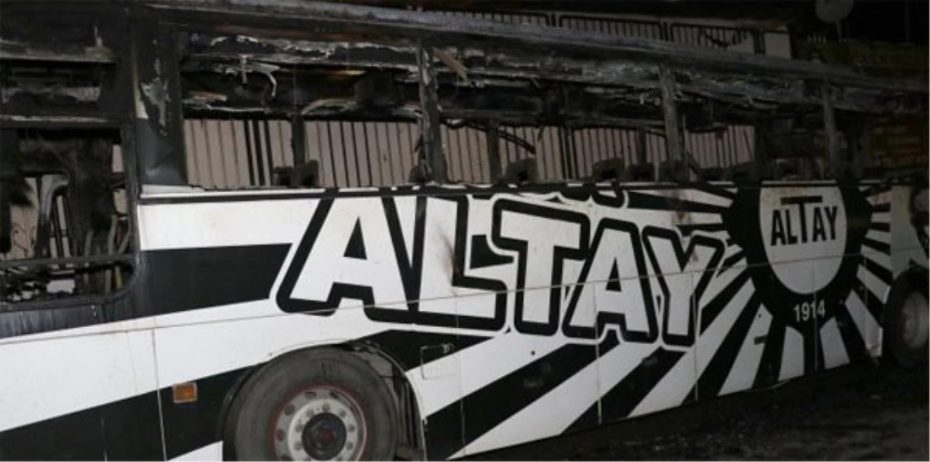 Altay Kulübü\'ne Ait Takım Otobüsü Yandı