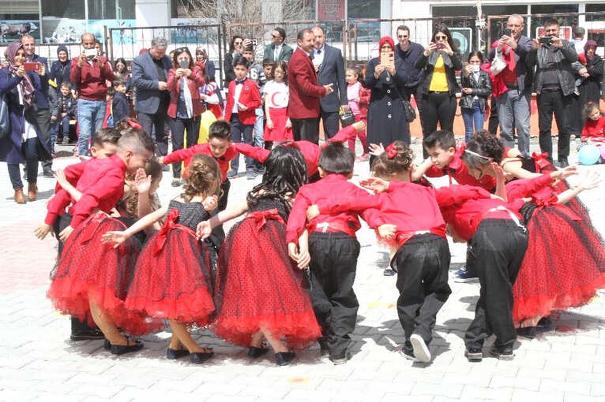Ardahan\'da 23 Nisan Coşkusu