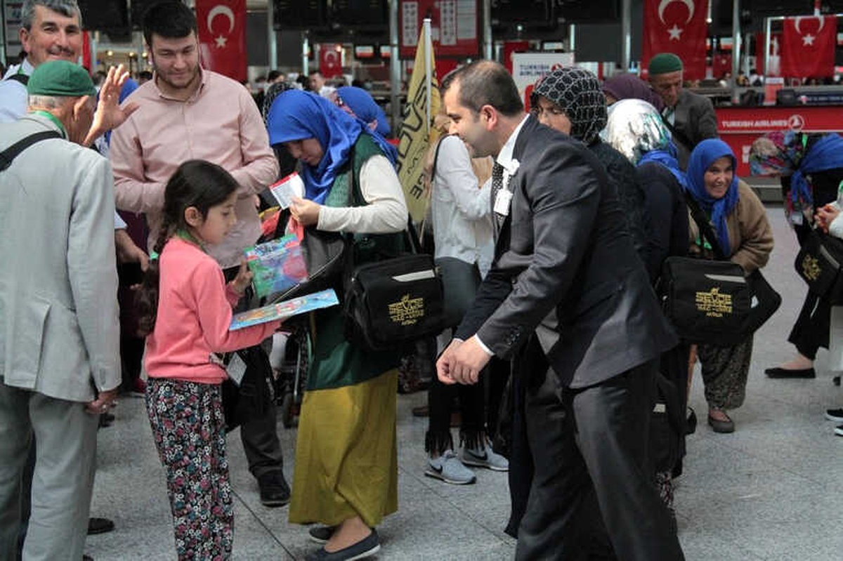 Atatürk Havalimanı\'nda Çocuklara 23 Nisan Sürprizi