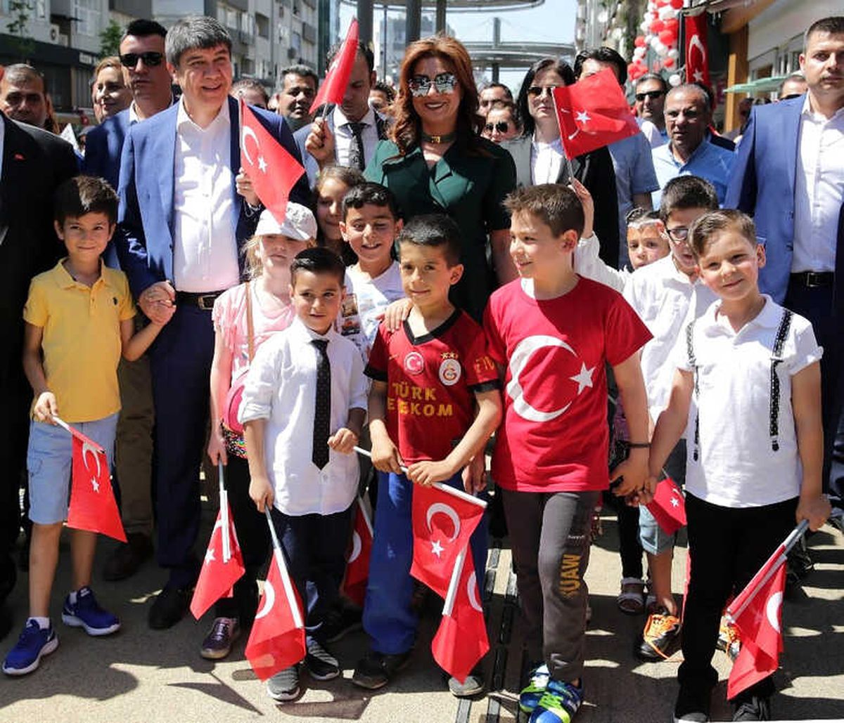 Başkan Türel Çocuklarla Birlikte Yürüdü