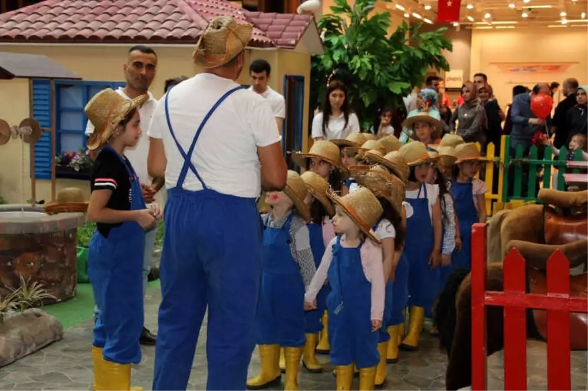 Çocuklar 23 Nisan\'da Doyasıya Eğlendi